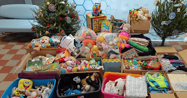 Adományokat adtuk àt a Láthatatlan Szárnyak Alapítványnak