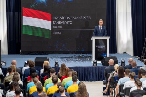 ORSZÁGOS SZAKKÉPZÉSI TANÉVNYITÓ 2025/26